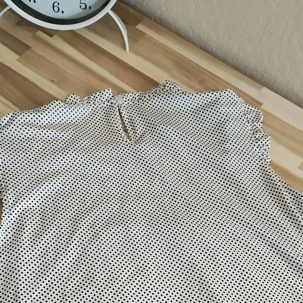 Chic Polka Dot Blouse - Picture 3 of 4